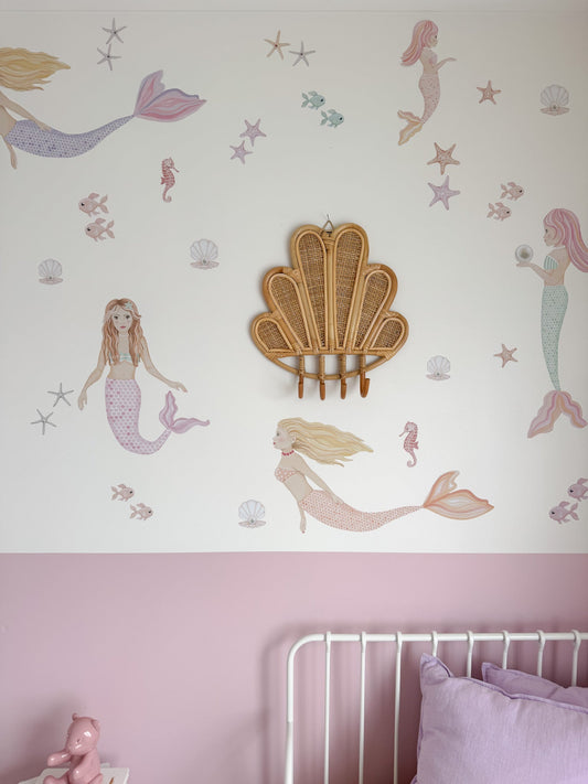 Rattan clam wall hook