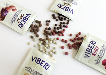 PEARL Organic Chocolate Rolled Blackcurrants 90g